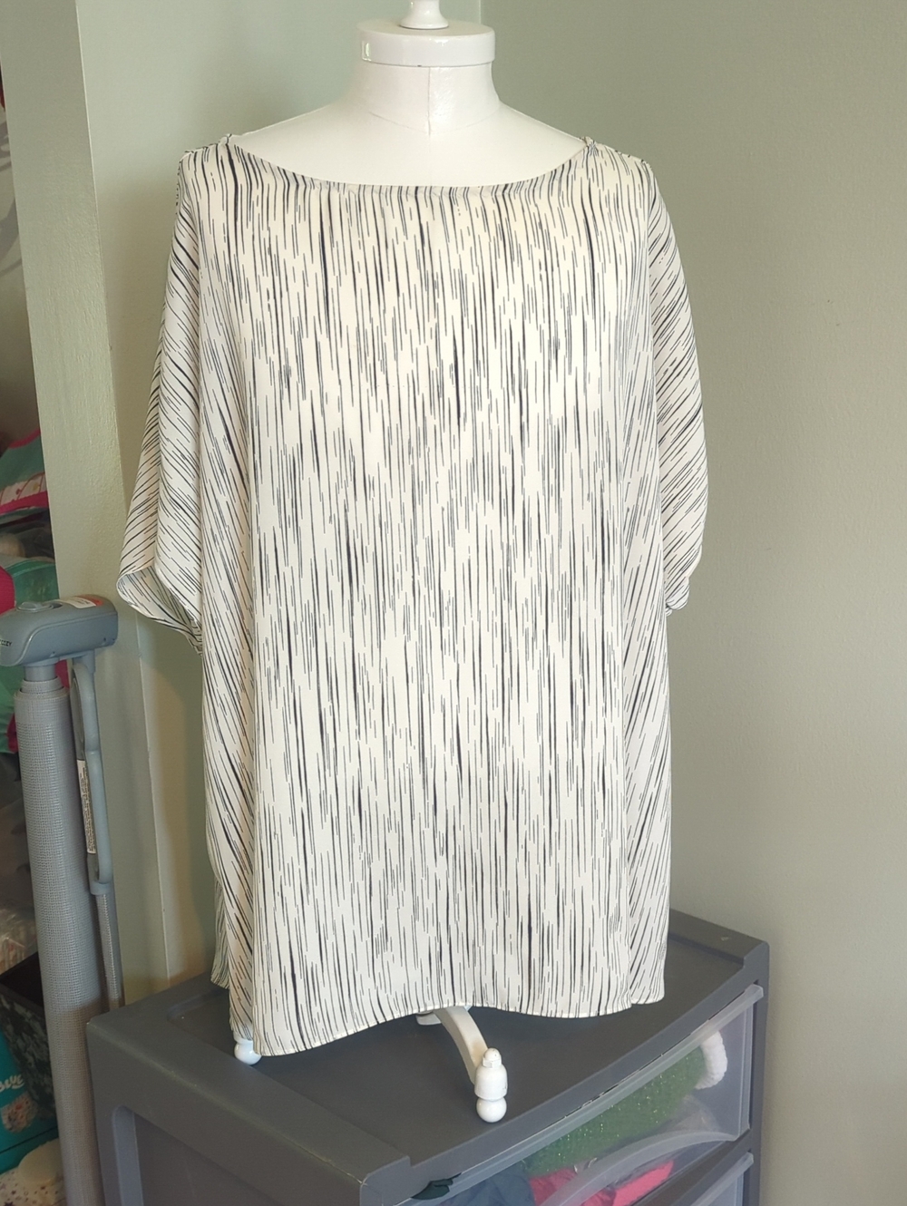 Apt. 9 Cream Tunic with Thin Gray Stripe Print